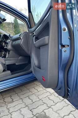 Мінівен Volkswagen Touran 2015 в 