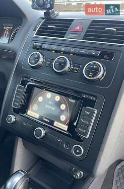 Мінівен Volkswagen Touran 2015 в 