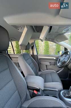 Мінівен Volkswagen Touran 2015 в 