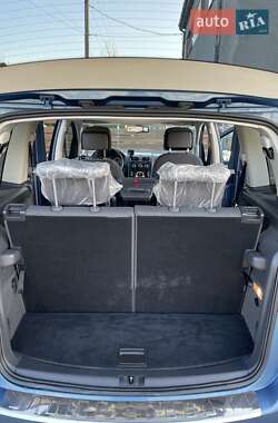 Мінівен Volkswagen Touran 2015 в 