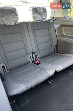 Мінівен Volkswagen Touran 2015 в 