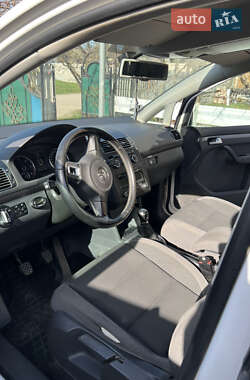 Минивэн Volkswagen Touran 2013 в 