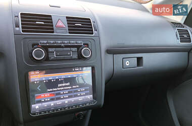 Минивэн Volkswagen Touran 2011 в 