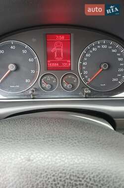 Мінівен Volkswagen Touran 2010 в 