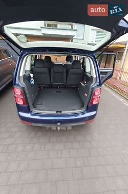 Мінівен Volkswagen Touran 2010 в 