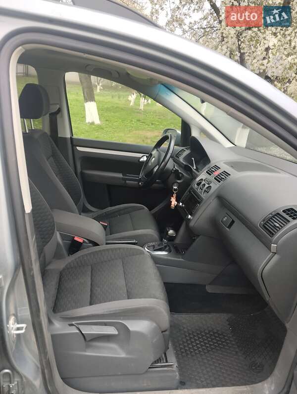 Мінівен Volkswagen Touran 2009 в Чернівцях