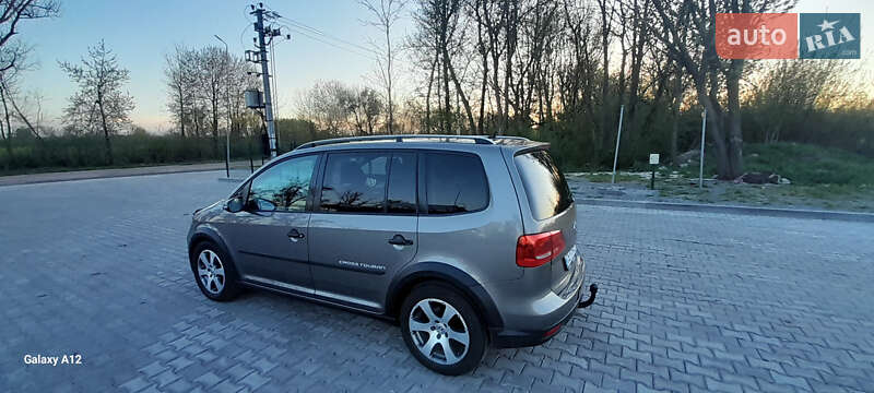 Минивэн Volkswagen Touran 2011 в Хотине