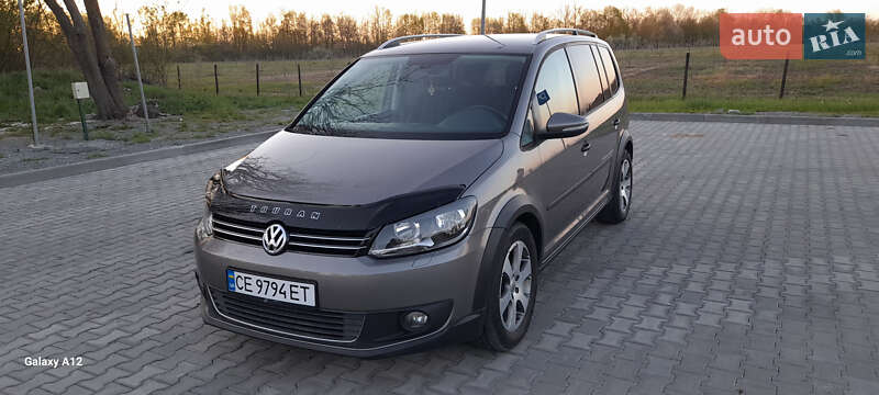 Минивэн Volkswagen Touran 2011 в Хотине