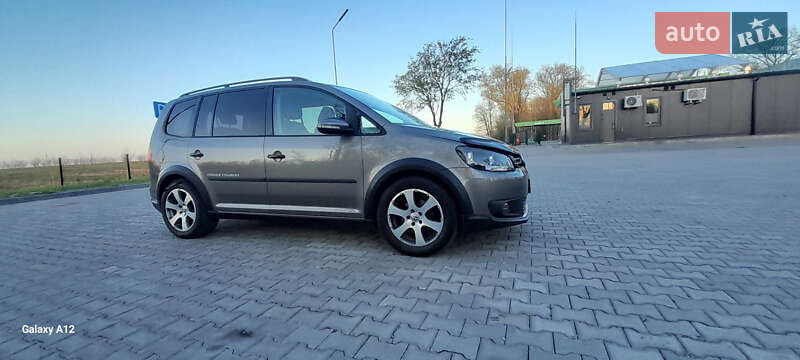 Минивэн Volkswagen Touran 2011 в Хотине