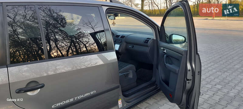 Минивэн Volkswagen Touran 2011 в Хотине