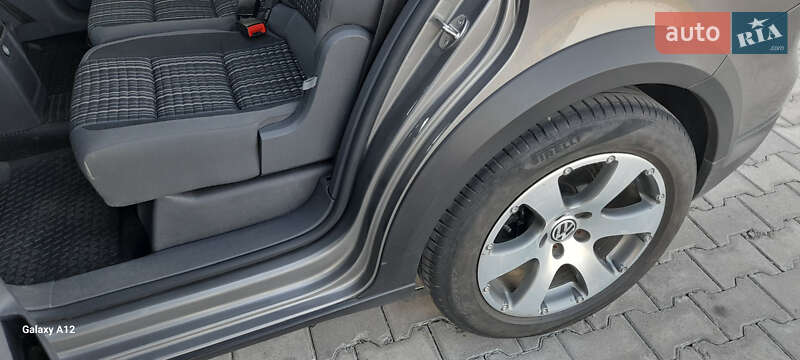 Минивэн Volkswagen Touran 2011 в Хотине