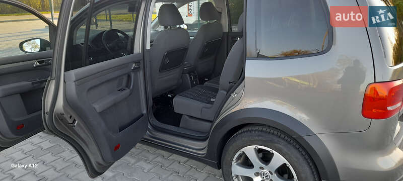 Минивэн Volkswagen Touran 2011 в Хотине