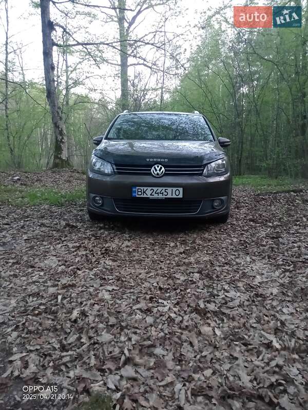 Минивэн Volkswagen Touran 2010 в 