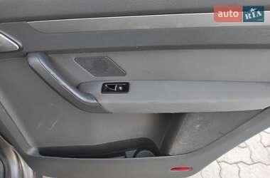 Мінівен Volkswagen Touran 2010 в 