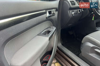 Мінівен Volkswagen Touran 2011 в 