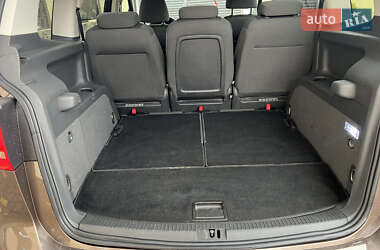 Мінівен Volkswagen Touran 2011 в 