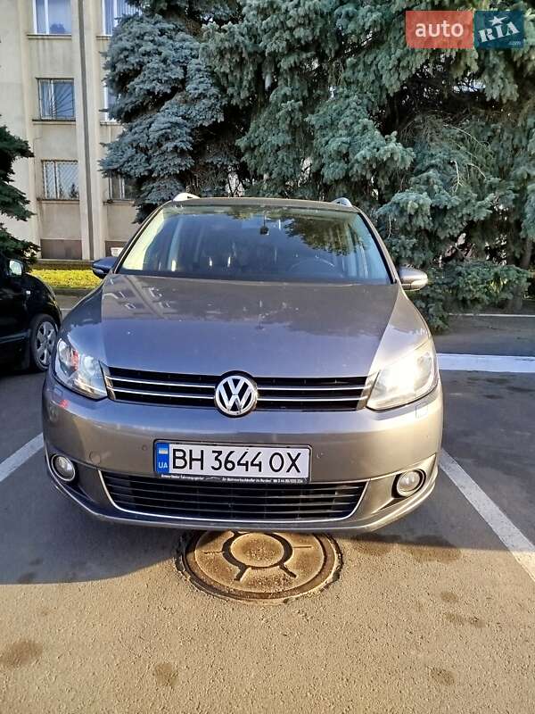 Минивэн Volkswagen Touran 2011 в 
