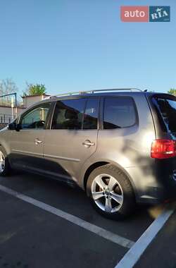 Минивэн Volkswagen Touran 2011 в 