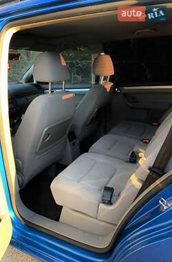 Минивэн Volkswagen Touran 2006 в 