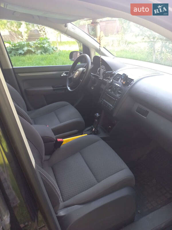 Мінівен Volkswagen Touran 2004 в Пустомитах