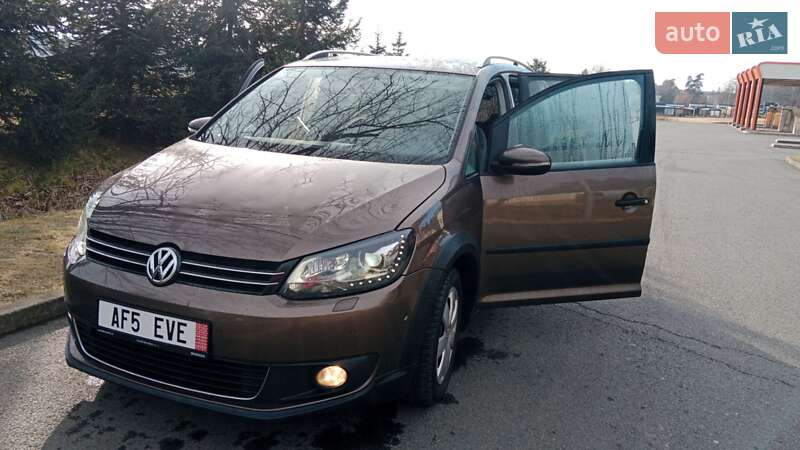 Мінівен Volkswagen Touran 2012 в Тячеві
