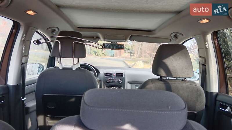 Мінівен Volkswagen Touran 2012 в Тячеві