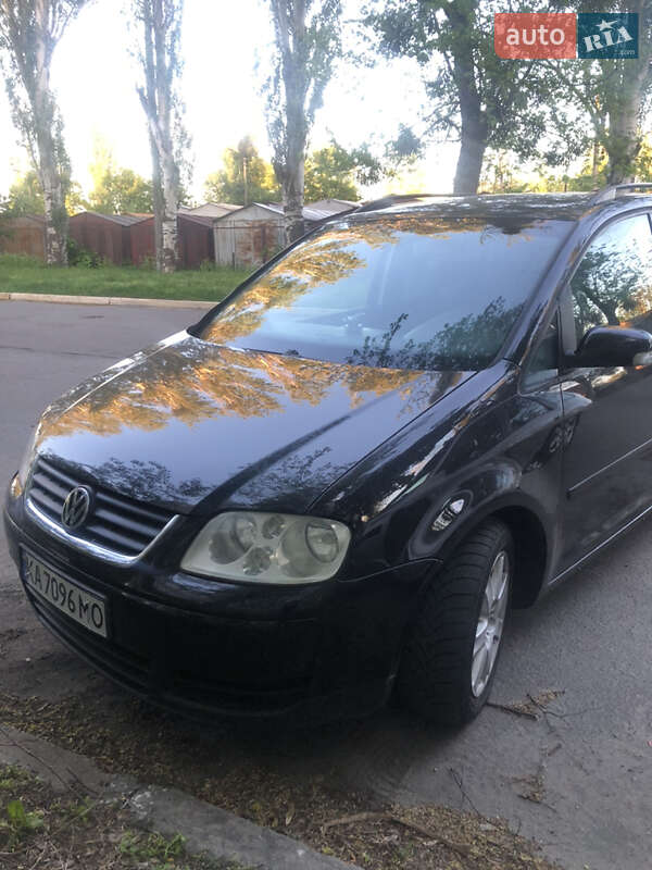Мінівен Volkswagen Touran 2006 в 
