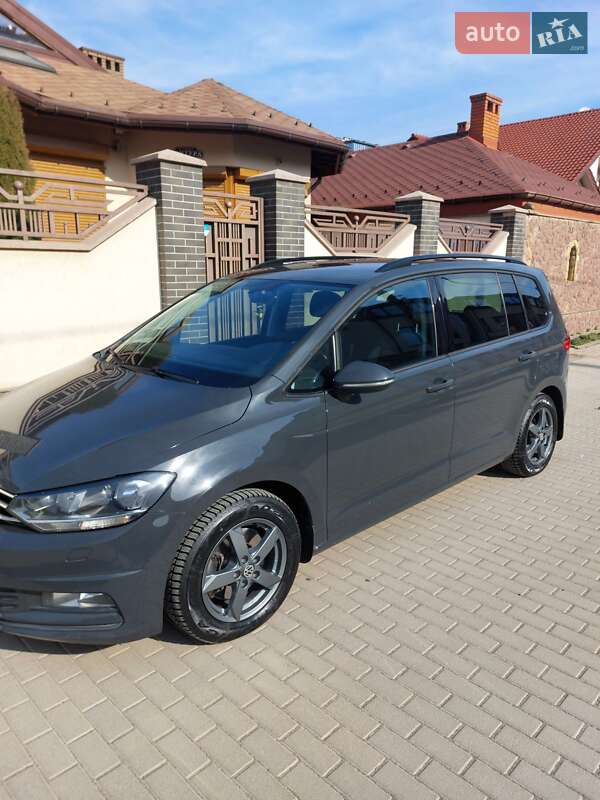 Микровэн Volkswagen Touran 2017 в Ужгороде