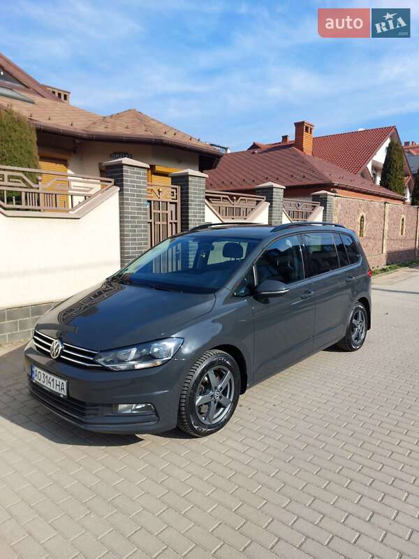 Микровэн Volkswagen Touran 2017 в Ужгороде