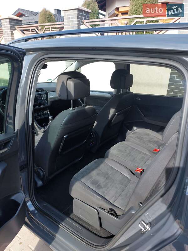 Микровэн Volkswagen Touran 2017 в Ужгороде