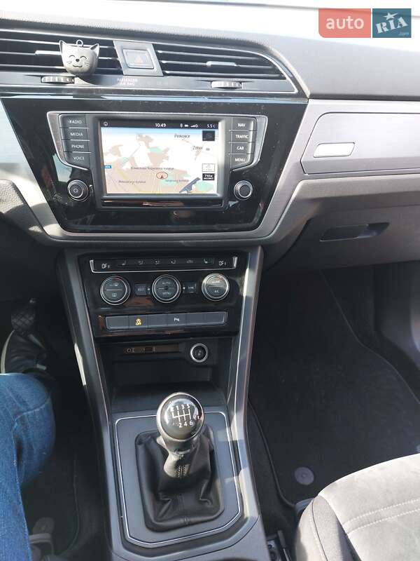 Микровэн Volkswagen Touran 2017 в Ужгороде