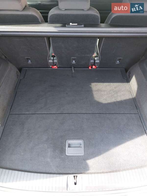 Микровэн Volkswagen Touran 2017 в Ужгороде