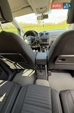 Мінівен Volkswagen Touran 2015 в 