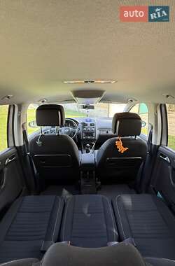 Мінівен Volkswagen Touran 2015 в 