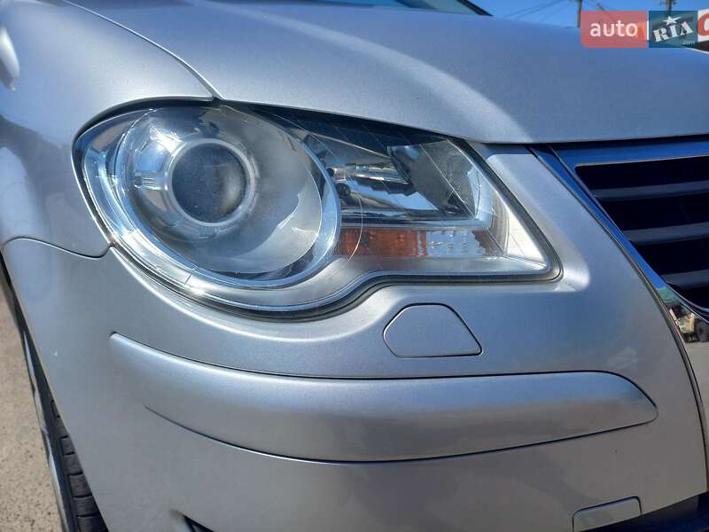 Минивэн Volkswagen Touran 2009 в Жмеринке