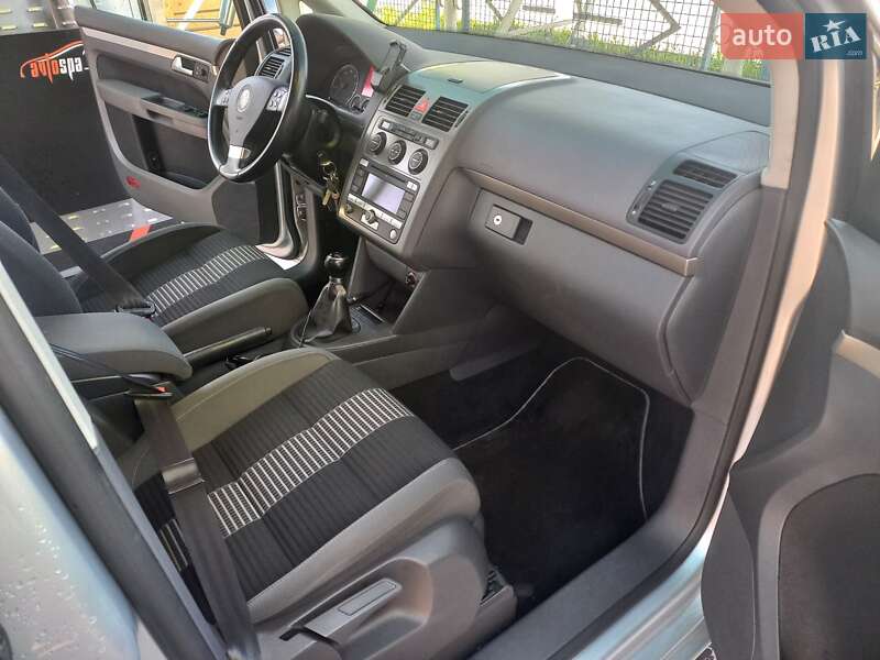 Минивэн Volkswagen Touran 2009 в Жмеринке