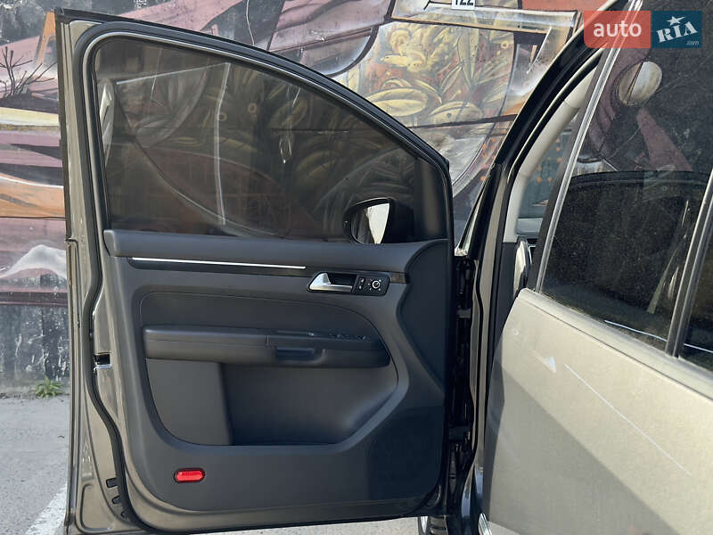 Минивэн Volkswagen Touran 2012 в Луцке