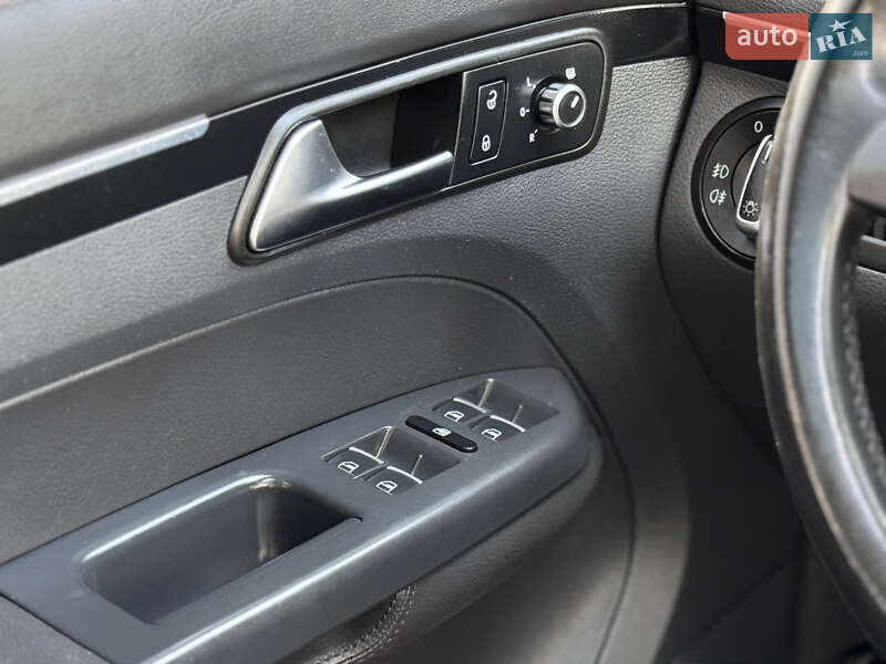 Минивэн Volkswagen Touran 2012 в Луцке