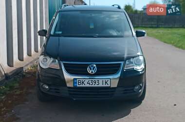 Минивэн Volkswagen Touran 2009 в 