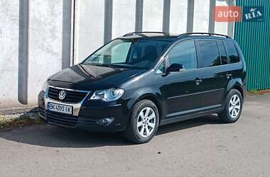 Мінівен Volkswagen Touran 2009 в Сарнах