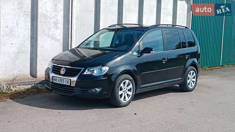 Минивэн Volkswagen Touran 2009 в 