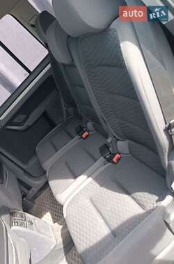 Минивэн Volkswagen Touran 2009 в 