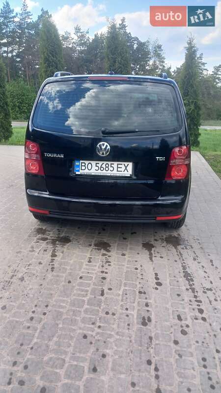 Минивэн Volkswagen Touran 2010 в Бучаче