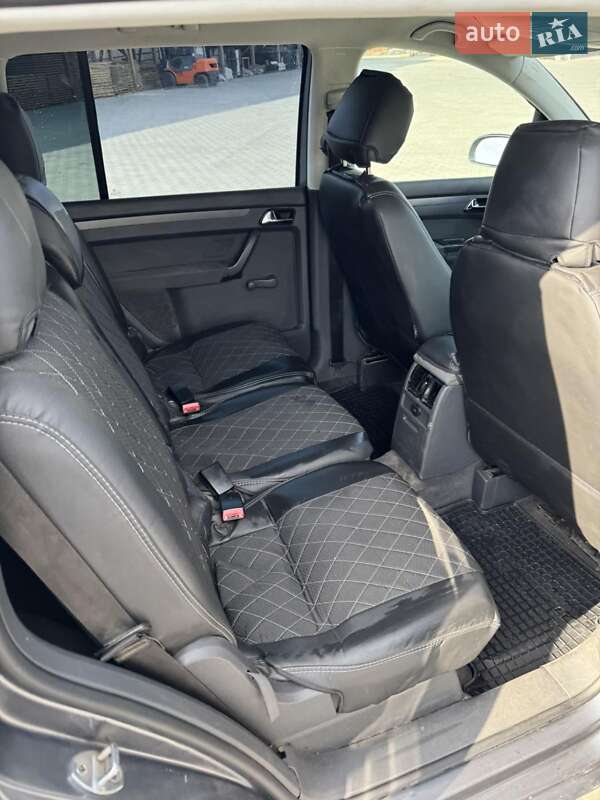 Минивэн Volkswagen Touran 2005 в Черновцах