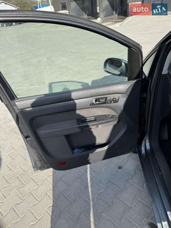 Минивэн Volkswagen Touran 2005 в Черновцах