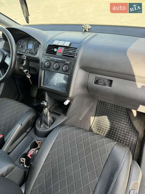 Минивэн Volkswagen Touran 2005 в Черновцах