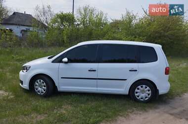 Мінівен Volkswagen Touran 2014 в 