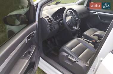 Мінівен Volkswagen Touran 2014 в 