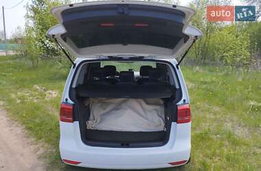 Мінівен Volkswagen Touran 2014 в 