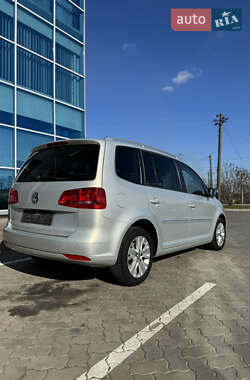 Мінівен Volkswagen Touran 2013 в 